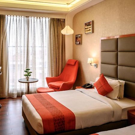 Dng The Grand Hotel Κανπούρ Εξωτερικό φωτογραφία