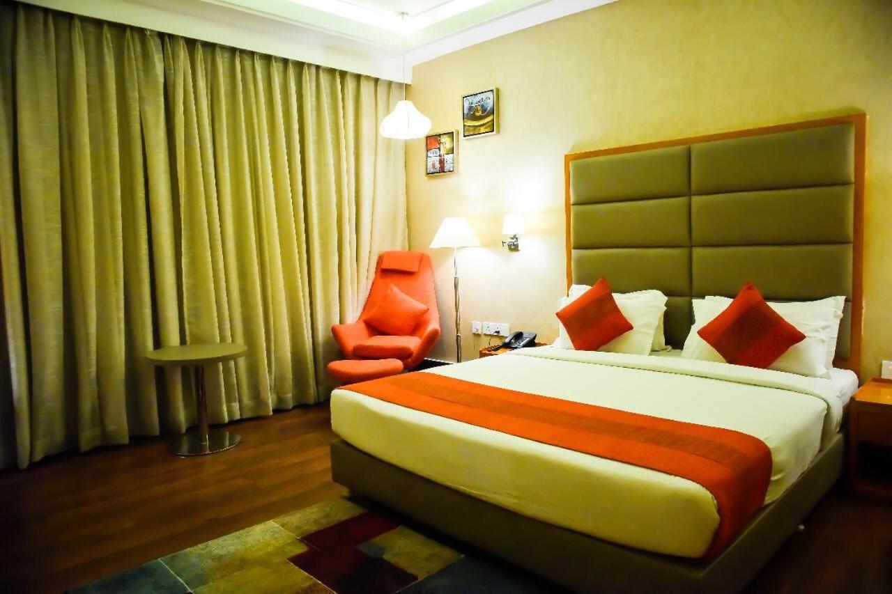 Dng The Grand Hotel Κανπούρ Εξωτερικό φωτογραφία