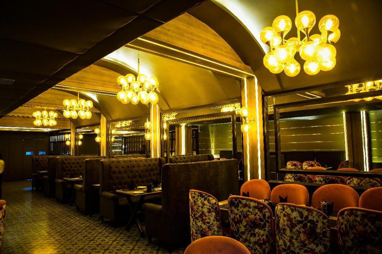 Dng The Grand Hotel Κανπούρ Εξωτερικό φωτογραφία