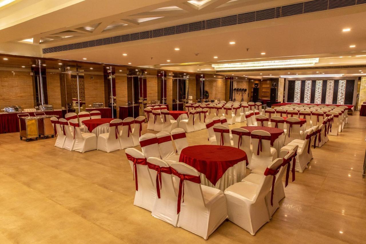 Dng The Grand Hotel Κανπούρ Εξωτερικό φωτογραφία