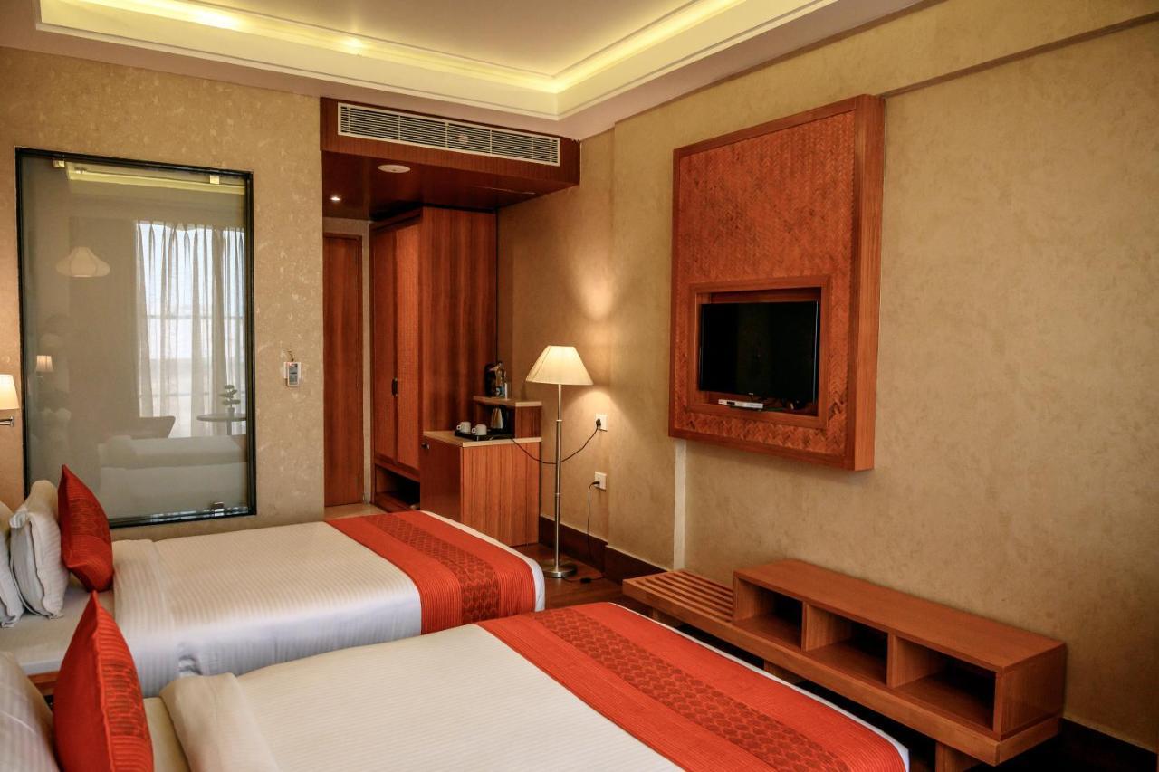 Dng The Grand Hotel Κανπούρ Εξωτερικό φωτογραφία